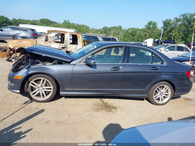 WDDGF8AB3ER311720 Mercedes-Benz C-Class
