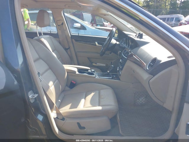 WDDGF8AB3ER311720 Mercedes-Benz C-Class