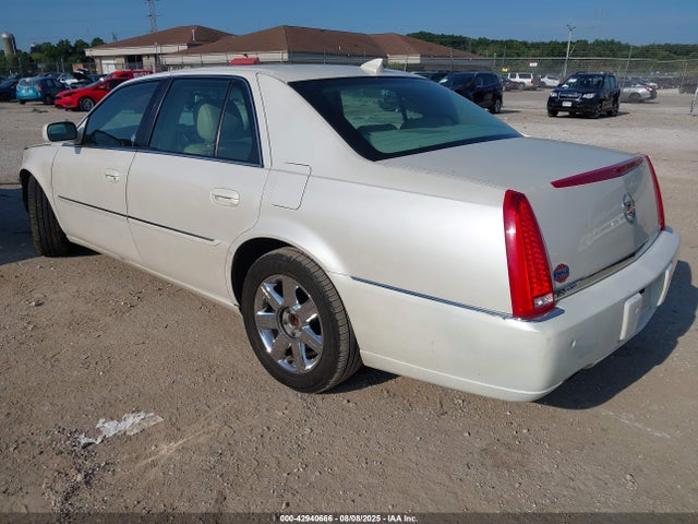 2011 CADILLAC DTS 1G6KH5E61BU135854 Photo 2