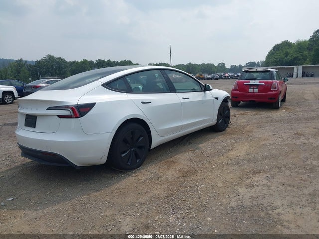 5YJ3E1EA5RF830431 Tesla 2024