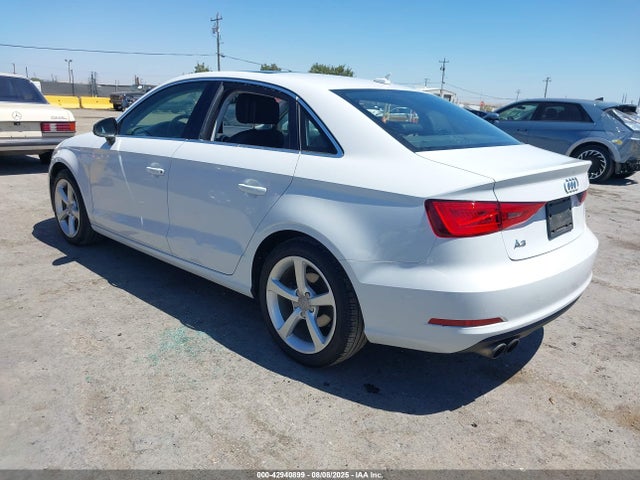 2015 AUDI A3 WAUACGFF0F1015758 Photo 2