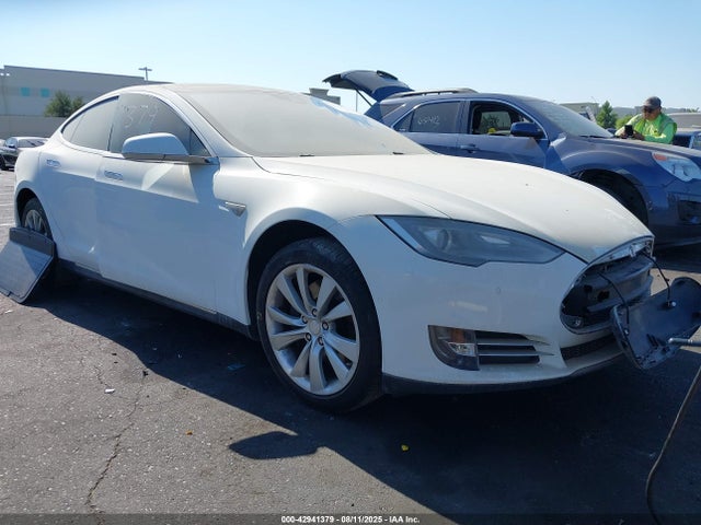 2015 TESLA MODEL S 5YJSA1E17FF110244 Photo 0