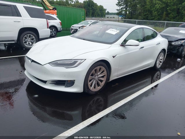 Tesla MODEL S 2017 5YJSA1E2XHF199335 Image 2