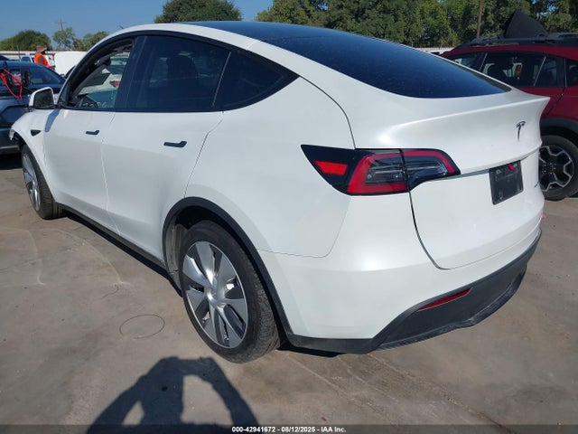 2024 TESLA MODEL Y 7SAYGDEE8RA258579 Photo 2