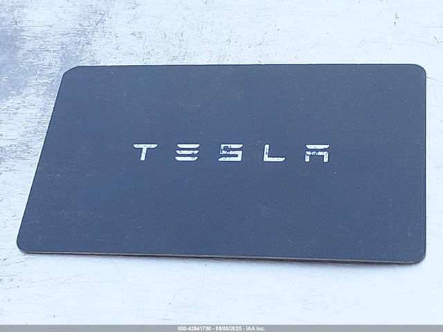 7SAYGDEE6NF387031 Tesla Model Y