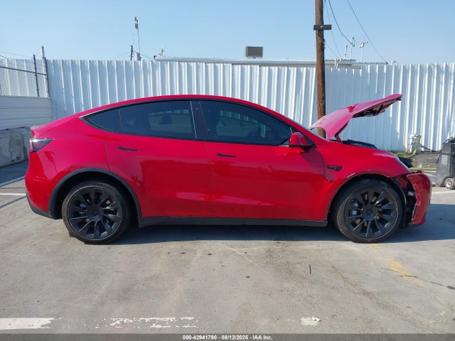 7SAYGDEE6NF387031 Tesla Model Y