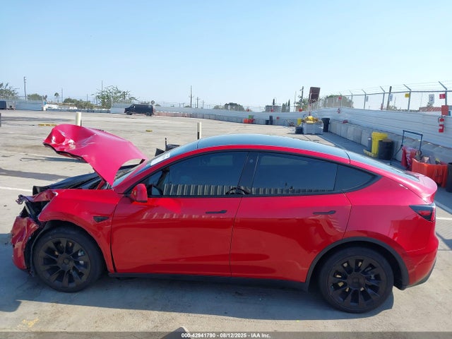 7SAYGDEE6NF387031 Tesla Model Y