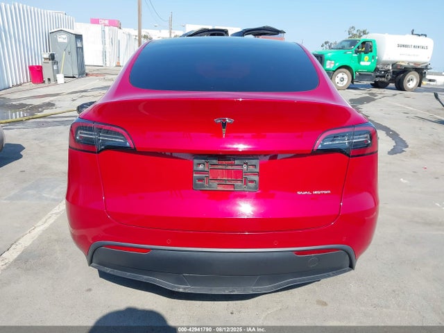 7SAYGDEE6NF387031 Tesla Model Y