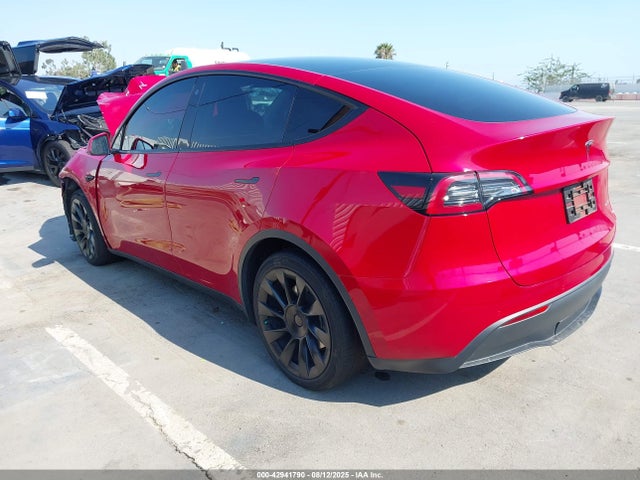 7SAYGDEE6NF387031 Tesla Model Y