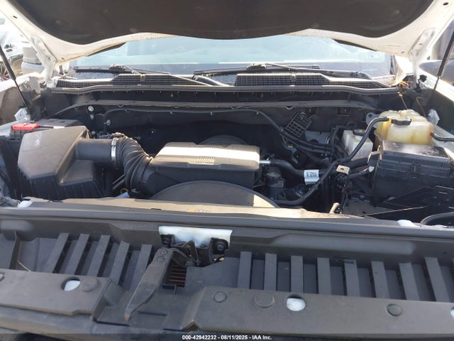 1GB4YTE72NF100675 Chevrolet l8t