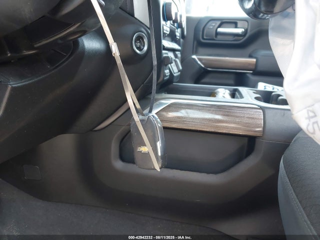1GB4YTE72NF100675 Chevrolet l8t