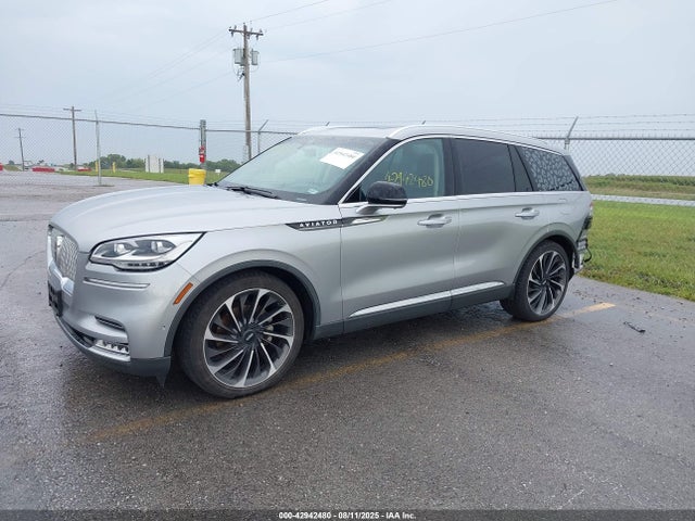 Lincoln Aviator 2020 5LM5J7XC4LGL08806 Image 2