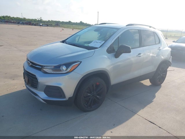 Chevrolet le2 2022 KL7CJPSM3NB516171 Image 2
