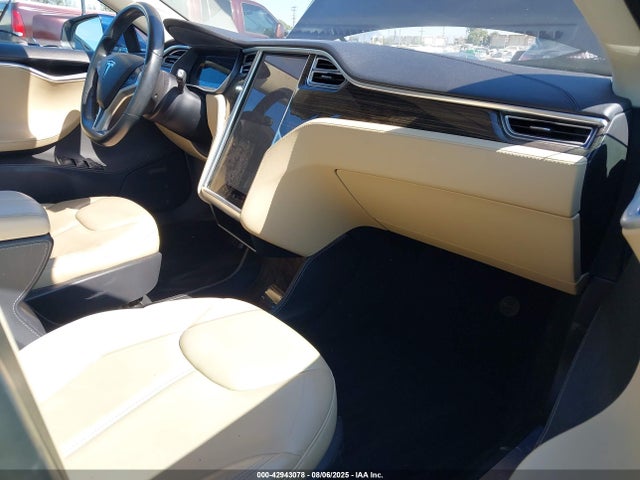 2015 TESLA MODEL S 5YJSA1H15FFP64252 Photo 4