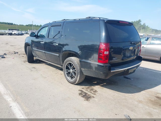 2011 CHEVROLET SUBURBAN 1GNSKKE33BR386761 Photo 2
