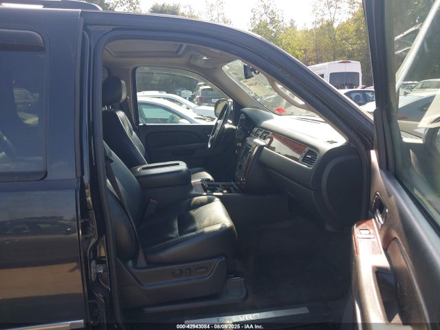 2011 CHEVROLET SUBURBAN 1GNSKKE33BR386761 Photo 4