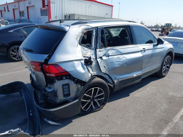 2021 VOLKSWAGEN TIGUAN 3VV3B7AX2MM090669 Photo 3