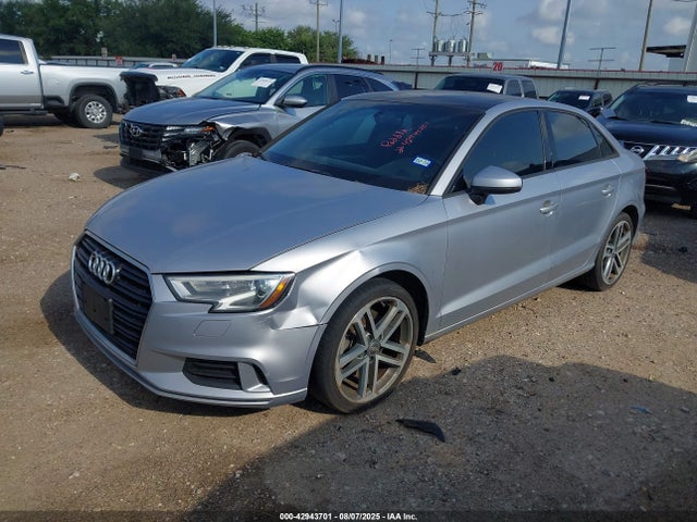 2018 AUDI A3 WAUAUGFF5J1000288 Photo 1