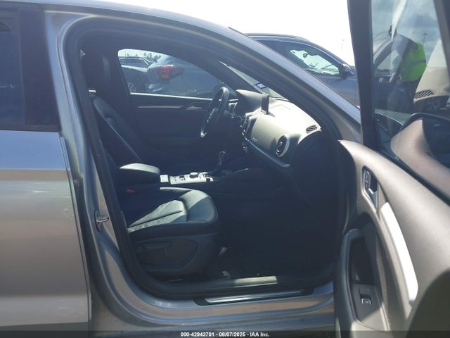 2018 AUDI A3 WAUAUGFF5J1000288 Photo 4