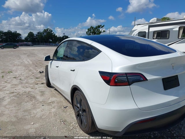 2024 TESLA MODEL Y 7SAYGDED2RF132891 Photo 3
