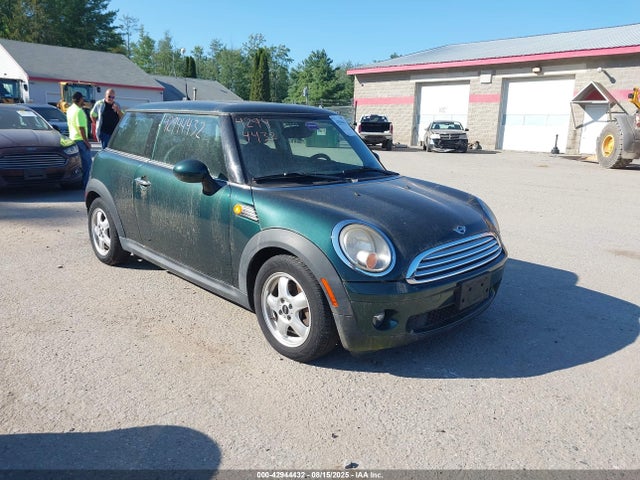 2010 MINI COOPER WMWMF3C5XATZ27576 Photo 0