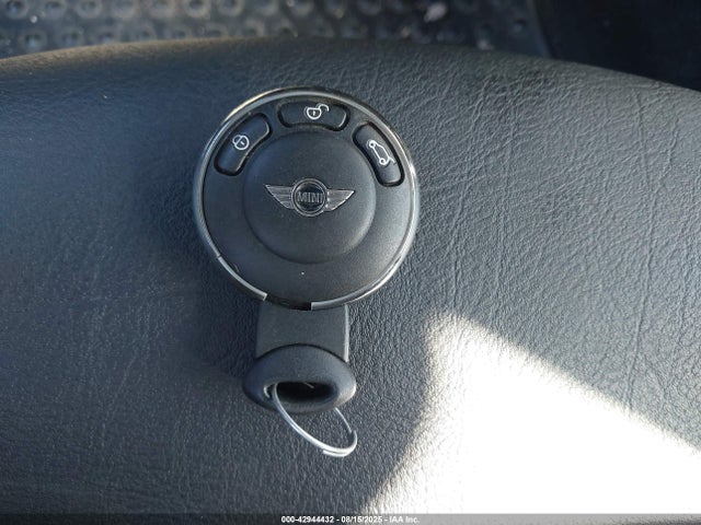 2010 MINI COOPER WMWMF3C5XATZ27576 Photo 10