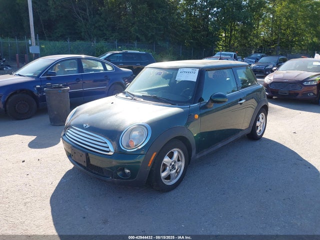2010 MINI COOPER WMWMF3C5XATZ27576 Photo 1