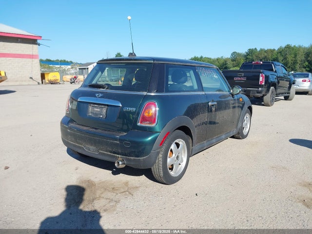 2010 MINI COOPER WMWMF3C5XATZ27576 Photo 3