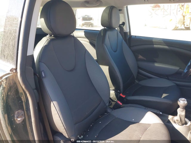 2010 MINI COOPER WMWMF3C5XATZ27576 Photo 7