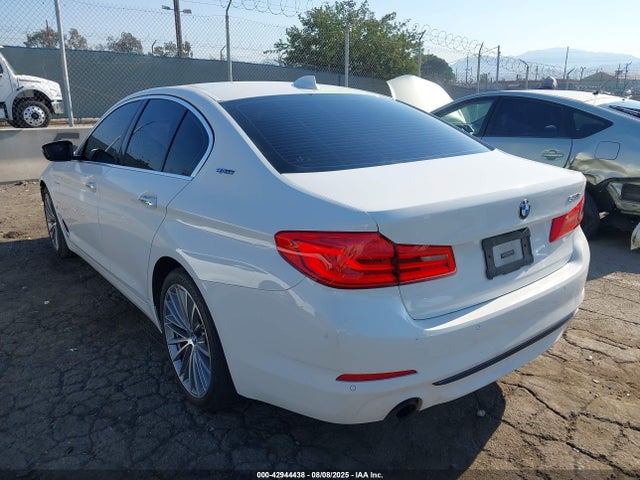 WBAJA9C54JB249093 BMW 530e