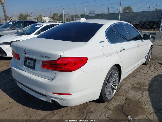 WBAJA9C54JB249093 BMW 530e