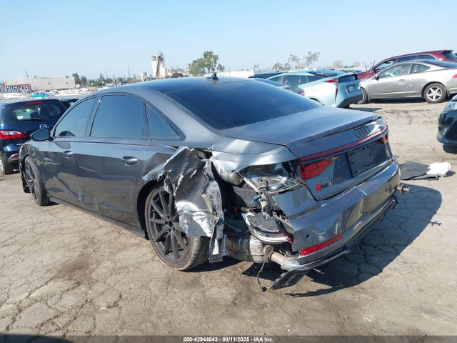 2024 AUDI S8 WAULSAF88RN005227 Photo 2