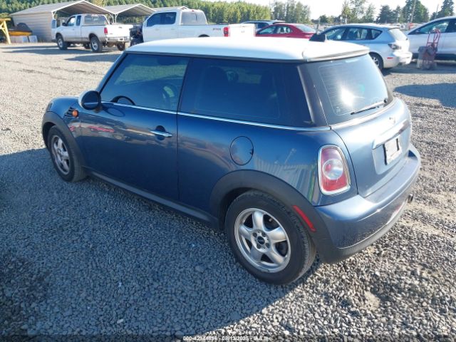 2011 MINI COOPER WMWSU3C51BT099531 Photo 2
