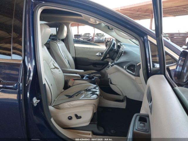 2017 CHRYSLER PACIFICA HYBRID 2C4RC1N79HR692299 Photo 4