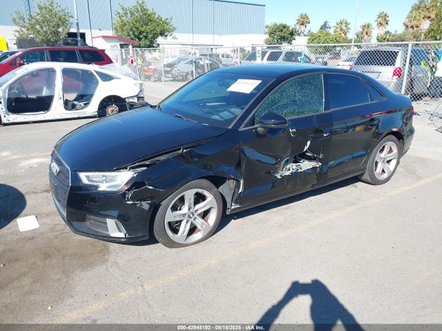 2018 AUDI A3 WAUAUGFF4J1029040 Photo 1