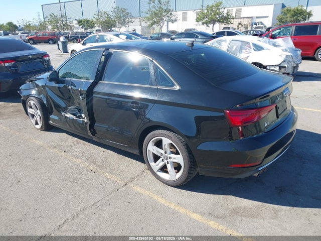2018 AUDI A3 WAUAUGFF4J1029040 Photo 2