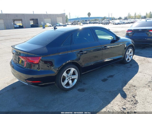 2018 AUDI A3 WAUAUGFF4J1029040 Photo 3
