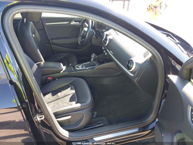 2018 AUDI A3 WAUAUGFF4J1029040 Photo 4