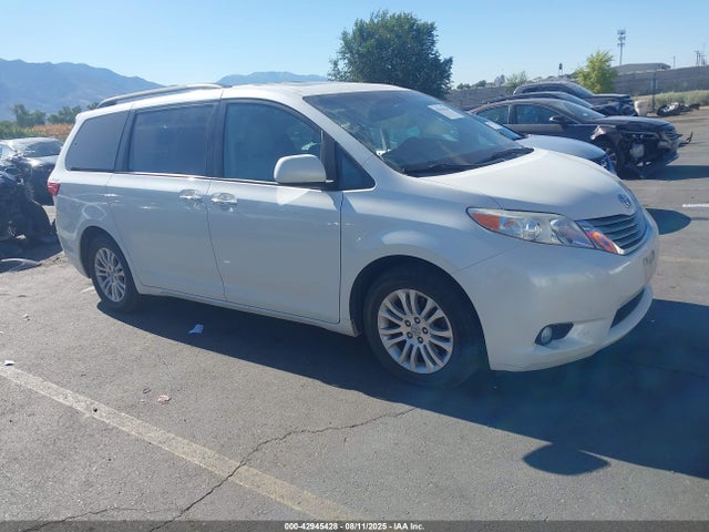 2017 TOYOTA SIENNA 5TDYZ3DC4HS823151
