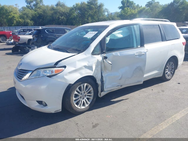 2017 TOYOTA SIENNA 5TDYZ3DC4HS823151 Photo 1