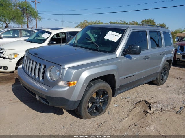 1C4NJPBA0FD429013 Jeep 2015