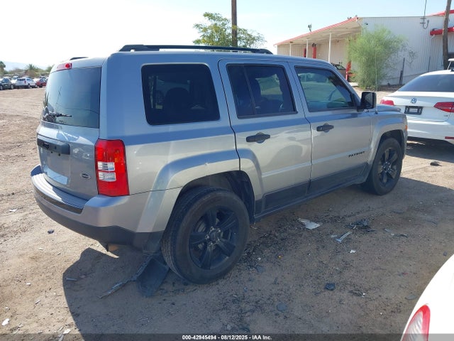1C4NJPBA0FD429013 Jeep 2015