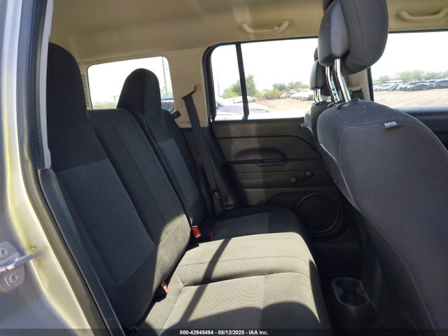 1C4NJPBA0FD429013 Jeep 2015