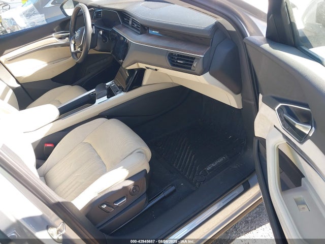 2019 AUDI E-TRON WA1VAAGE3KB010498 Photo 4