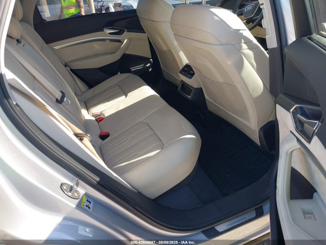 2019 AUDI E-TRON WA1VAAGE3KB010498 Photo 7