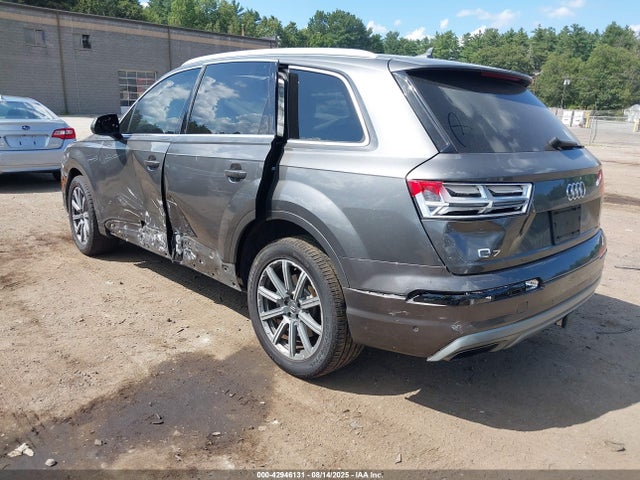 2019 AUDI Q7 WA1LAAF7XKD014675 Photo 2