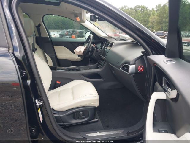 2017 JAGUAR F-PACE SADCK2BV2HA880415 Photo 4