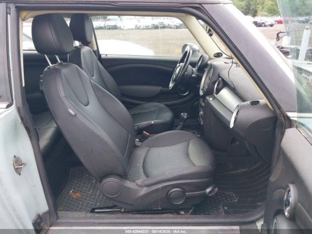 2011 MINI COOPER CLUBMAN WMWZF3C50BT187818 Photo 4