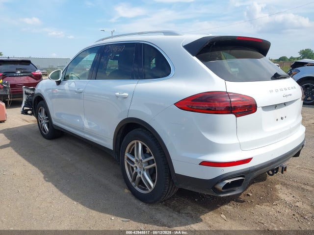 2016 PORSCHE CAYENNE WP1AA2A22GKA14976 Photo 2