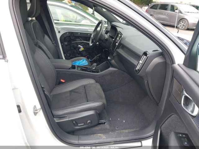 2021 VOLVO XC40 RECHARGE PURE ELECTRIC YV4ED3UR5M2601013 Photo 4